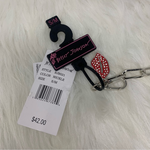 NWT Betsey Johnson Silver Nickel Tone Chain Link Belt XOXO Charms Size S/M $42 - Picture 3 of 4